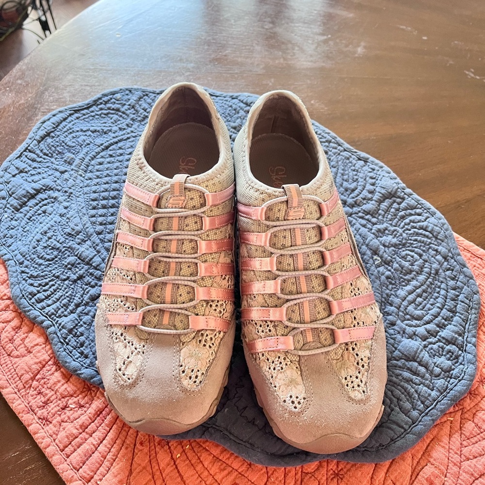 Skechers Women's Pink Lace-Detail Slip-On Sneakers